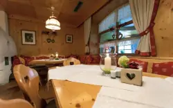 Rustykalna jadalnia, Hotel Kolmhof ****, Bad Kleinkirchheim, Austria
