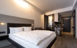 Wakacje w pobliżu Stuttgartu: nowoczesne apartamenty GINN Stuttgart-Esslingen ze śniadaniem i kuchnią