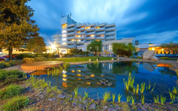 Hotel Hviezda *** położony jest w miejscowości uzdrowiskowej