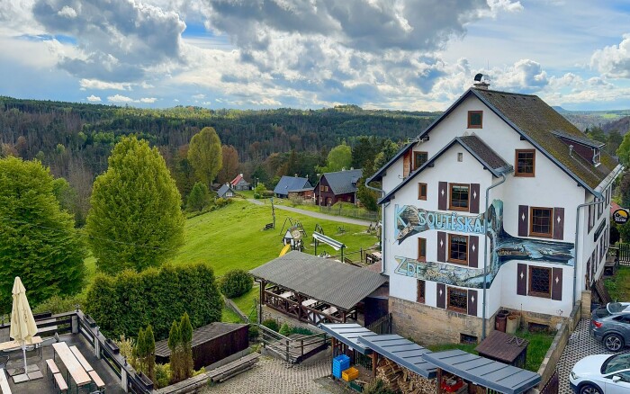 NP Czeska Szwajcaria: Hřensko w Resorcie Mezná ze śniadaniem i prywatnym wellness (sauna, jacuzzi) 