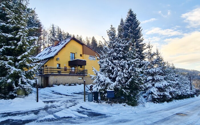 Beskidy u Pusteven i ośrodków narciarskich: Pensjonat Na Lůkách z obiadokolacją, sauną, beczką do kąpieli