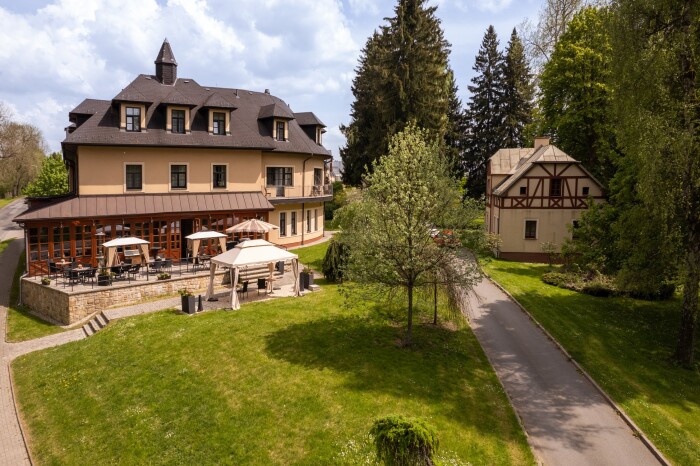 Mariańskie Łaźnie: Wellness Golf Hotel Morris **** ze śniadaniem w formie bufetu, jacuzzi, sauną i zabiegami
