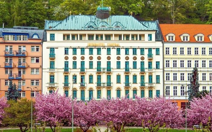 Karlowe Wary: Luxury Interhotel Central **** z obiadokolacją, basenem i jacuzzi bez limitu + procedury