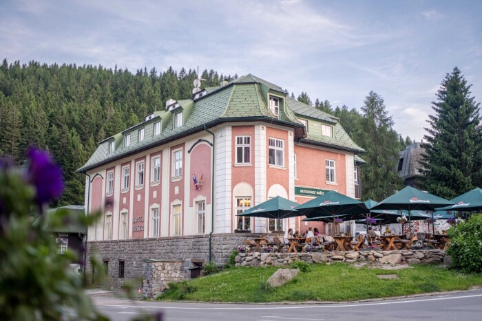 Karkonosze: Wakacje w Pecu pod Śnieżką w Hotelu Hořec **** ze śniadaniem, sauną i drinkiem powitalnym