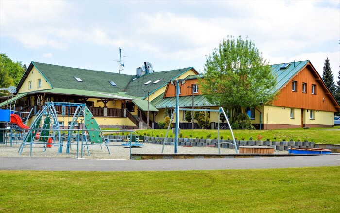 Beskidy koło Łysej Góry w Hotelu Budoucnost z obiadokolacją i prywatnym wellness (jacuzzi, sauna) + fitness