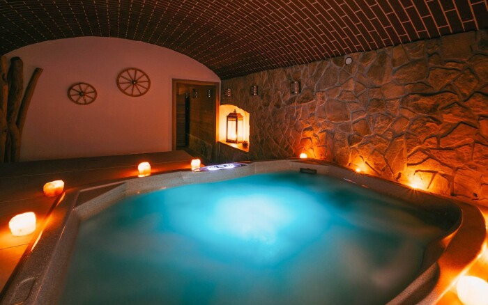 Žďárské vrchy: Pensjonat Wellness Marta ze śniadaniem/obiadokolacją i centrum wellness (jacuzzi, 3 sauny) 