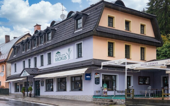Pec pod Śnieżką: Pobyt w Hotelu Krokus *** ze śniadaniem lub obiadokolacją + welcome drink 