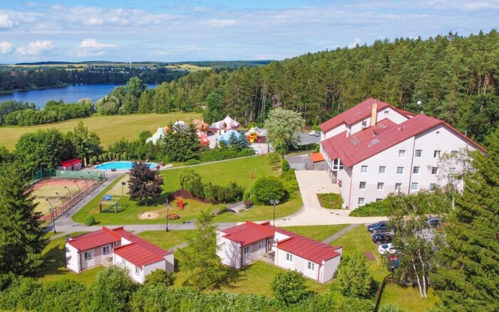 Křivoklátsko: Hotel Jesenice *** z obiadokolacją lub all inclusive z napojami alko lub niealko + basen 