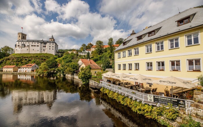 Sumava 1 km od zamku Rožmberk w Pensjonacie Rožmberk Inn ze śniadaniem i butelką wina + dziecko gratis