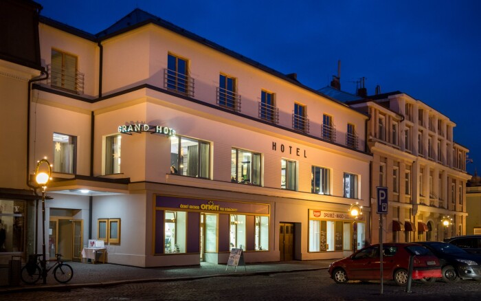 Środkowe Czechy blisko Kutnej Hory: Čáslav przy zabytkach w Hotelu Grand ze śniadaniem + wino i przekąski