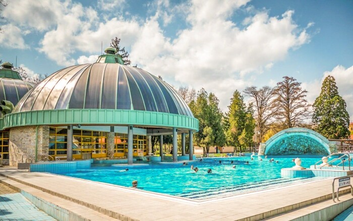 Węgry: Eger w Park Hotel Minaret *** z pełnym wyżywieniem i wstępem do łaźni (13 basenów) + różne zniżki