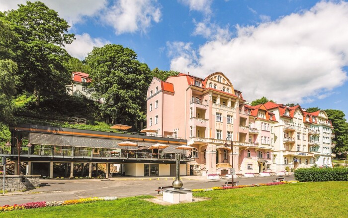Łaźnie Jáchymov: Hotel Astoria *** z obiadokolacją, wstępem do łaźni (baseny, jacuzzi, jaskinia solna)