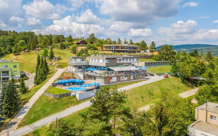 Relaks nad zaporą w Brnie w Hotelu Rakovec *** z obiadokolacją, basenem i wellness z jacuzzi i saunami 