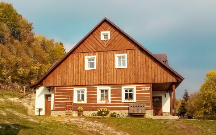 Karkonoski PN blisko granicy z Polską: W Chalupa Strážné z obiadokolacją + przechowalnia rowerów i salonik