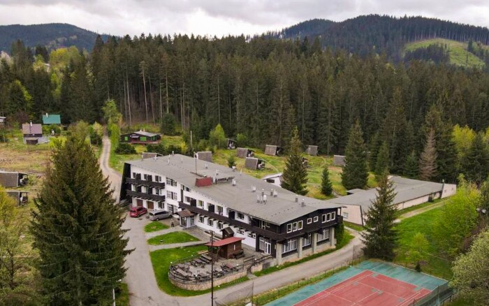 Beskidy w pobliżu szlaku w chmurach: Hotel Bečva ze śniadaniem i atrakcjami - tenis, ping pong