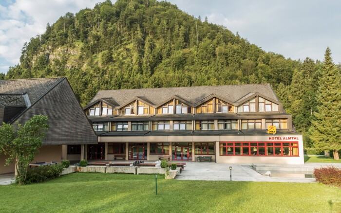 Austria: Dolina rzeki Alm w JUFA Hotel Grünau im Almtal *** z obiadokolacją + wellness (2 sauny)
