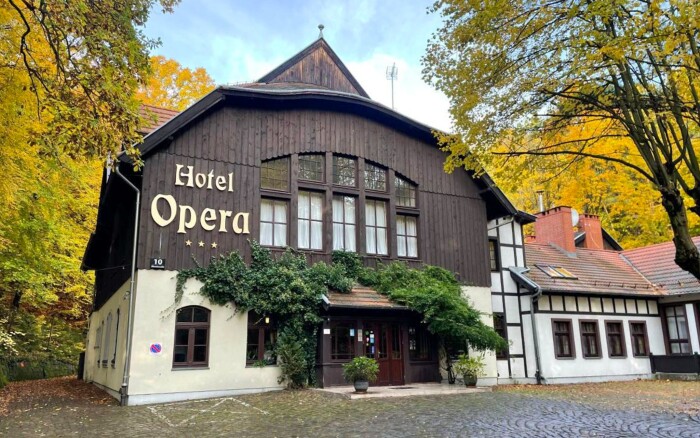 Wybrzeże Bałtyku: Sopot w Hotelu Opera *** ze śniadaniami, 2 saunami i bilardem + pokój zabaw dla dzieci 