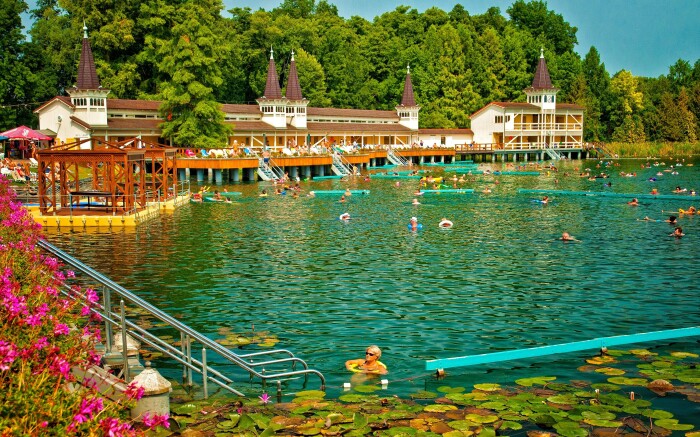 Hévíz tylko 7 km od Balatonu: Pobyt w Park Hotel *** z obiadokolacją i dostępem do jeziora termalnego