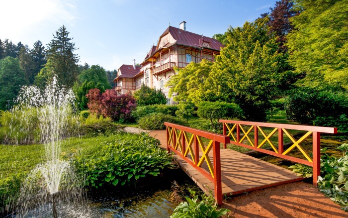 Luhačovice łaźnie: Tygodniowy pobyt w Hotelu Jestřabí *** z 7 zabiegami spa, obiadokolacja i kuracją pitną
