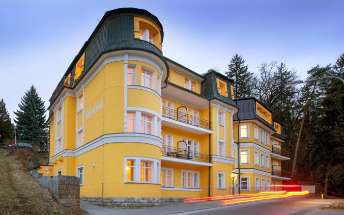Luhačovice: Relaks w Hotelu Riviera *** z obiadokolacją i pakietem do 7 zabiegów leczniczych + kuracja pitna