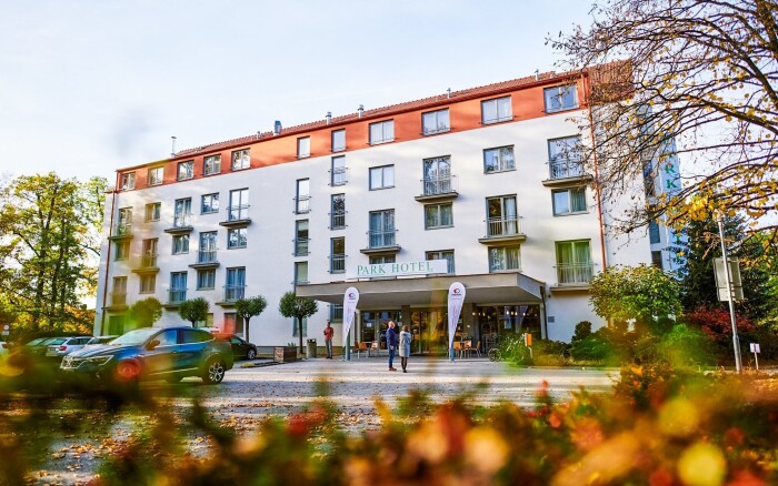Hluboká nad Vltavou blisko zamku: LH Parkhotel Hluboká **** ze śniadaniem lub obiadokolacją i wellness