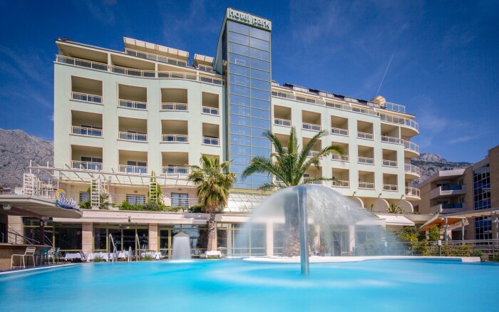 Chorwacja tuż przy plaży: Pobyt w Hotelu Park Makarska **** z obiadokolacją + basen kryty i odkryty bez limitu