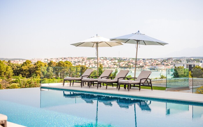 Chorwacja: Wyspa Pag zaledwie 350 m od morza i plaży w Hotelu Joel **** apartamencie ze śniadaniem i basenem 