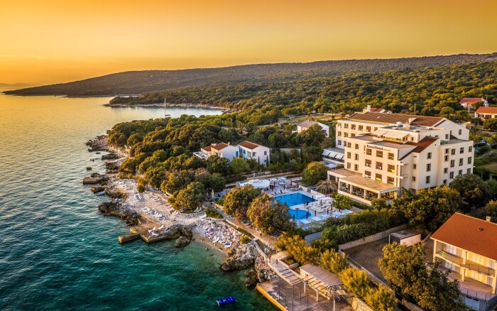 Wyspa Pag zaledwie 45 m od morza w Hotelu La Luna **** z obiadokolacją/all inclusive, wellness i basen 