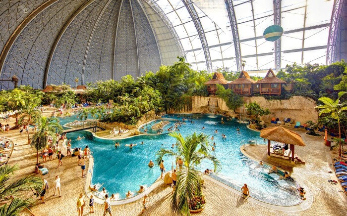 Niemcy: Egzotyczny raj Tropical Islands ze śniadaniem, plażą, atrakcjami oraz krytymi i odkrytymi basenami