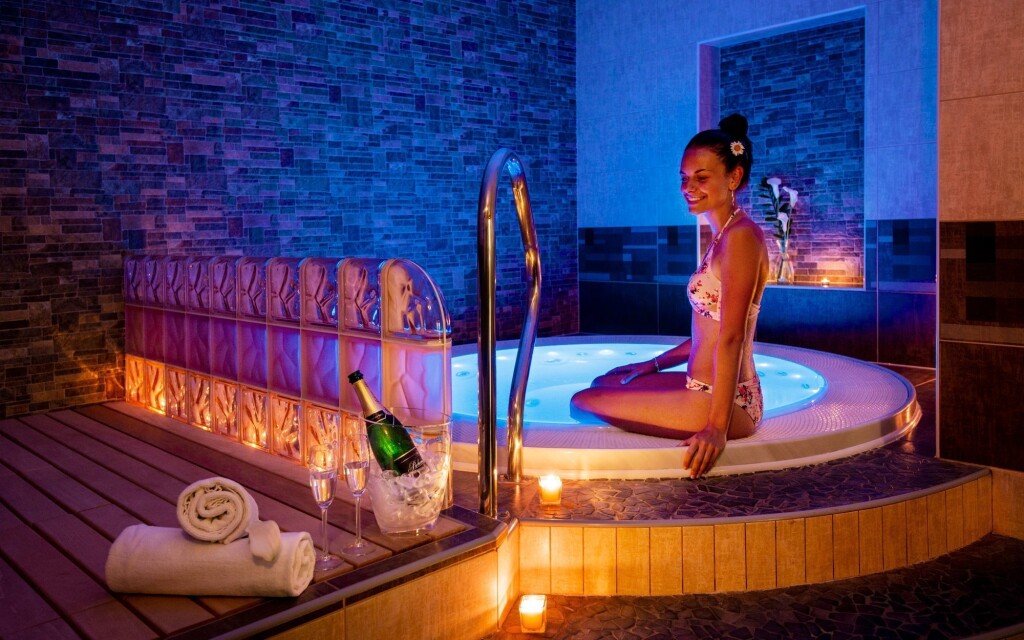 Prywatne centrum odnowy biologicznej, jacuzzi, Hotel Bon ***, Tanvald, Jizerky
