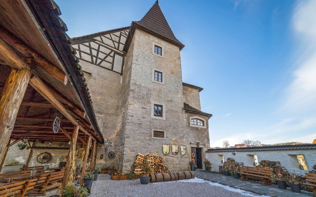 Dziedziniec zamkowy, Penzion Vildštejn, Skalná, Czechy Zachodnie, Czechy
