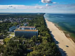 Plaża i hotel, Pinea Resort, Pobierowo, Polska