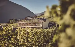 Hotel pośród winnic, Haller Suites & AO Restaurant ****, Brixen, Włochy