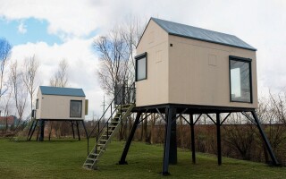 Siedząc przy torach, Ostrožská Nová Ves, Słowacja