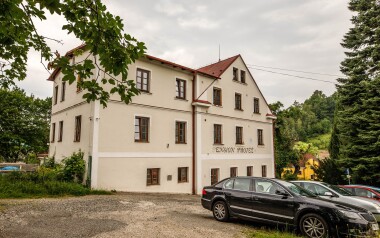 Łaźnie Libverda w Górach Izerskich: Pensjonat Protěž ze śniadaniem lub obiadokolacją i wstęp do basenu 