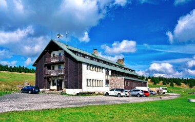 Wakacje w Karkonoszach między Szpindlerowym Młynem a Pecem pod Śnieżką w Dvorskej Boudzie z obiadokolacją