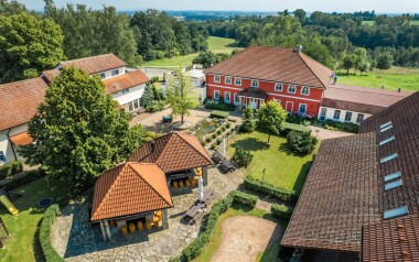 Podkarkonosze blisko szpitala Kuks i Dvůru Králové: Farma Nová Amerika ze śniadaniem lub obiadokolacją