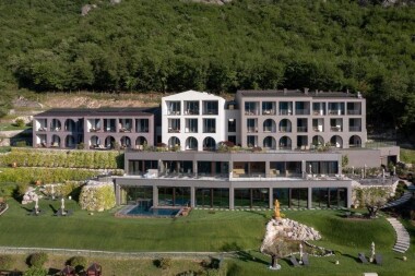 Włochy nad jeziorem Lugano i szwajcarską granicą: 5* Hotel Aria Retreat & SPA + śniadanie, luksusowe wellness 