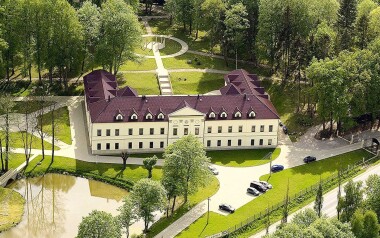 CHKO Slavkovský les: Pobyt w Zamku Kamenný Dvůr z wykwintną obiadokolacją i wellness z 4 saunami