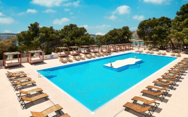 Chorwacja: Vodice w Hotelu Imperial *** z obiadokolacją, basenami i centrum fitness bez ograniczeń + animacje 