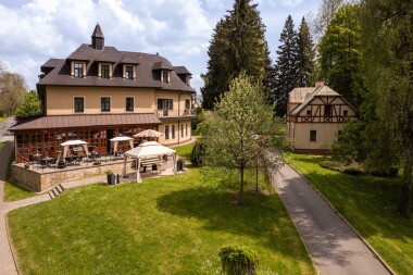 Mariańskie Łaźnie: Wellness Golf Hotel Morris **** ze śniadaniami w formie bufetu, jacuzzi, sauną i zabiegami 