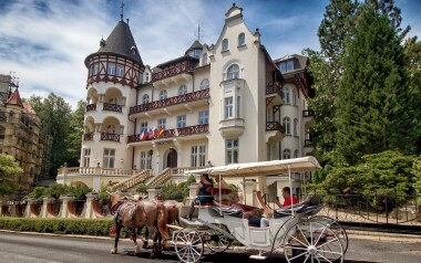 Wakacje w Karlowych Warach w Villi Trocnov z obiadokolacją i wellness + zabiegi i welcome drink 