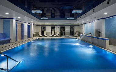 Mariańskie Łaźnie w centrum: Grandhotel Nabokov **** z obiadokolacją, wellness i saunami + masaż