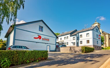 Jeseníky: Vrbno pod Pradědem w Hotelu Centrum Stone *** ze śniadaniem lub obiadokolacją, fitness i wellness