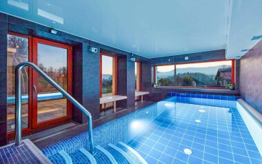 Jeseníky: Hotel Slunný dvůr *** z obiadokolacją, wstępem do wellness (basen, jacuzzi) + okład parafinowy