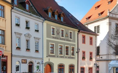  Loket w pobliżu Karlowych War w Pensjonacie Masonic House **** ze śniadaniem i obiadokolacją + wstęp do muzei