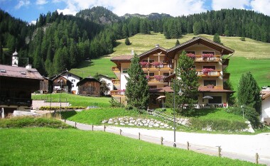 Dolina Val di Fassa i krajobraz na liście UNESCO: Pobyt w Hotelu Dolomites Inn *** z  obiadokolacją