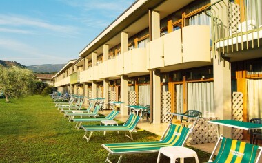 Wypoczynek 1,5 km od Lago di Garda: Park Hotel Oasi **** z obiadokolacją i basenem + zniżka na golf