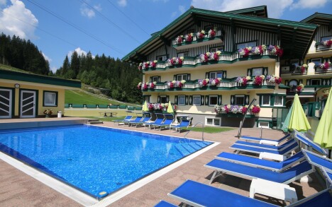Hotel Unterberghof **** położony jest w austriackich Alpach