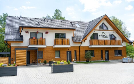 Villa Dedo *** znajduje się w Tatrzańskiej Łomnicy w Tatrach Wysokich 